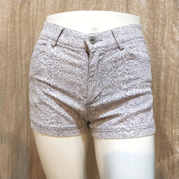 Vintage Guess Animal printed Short Pants 27